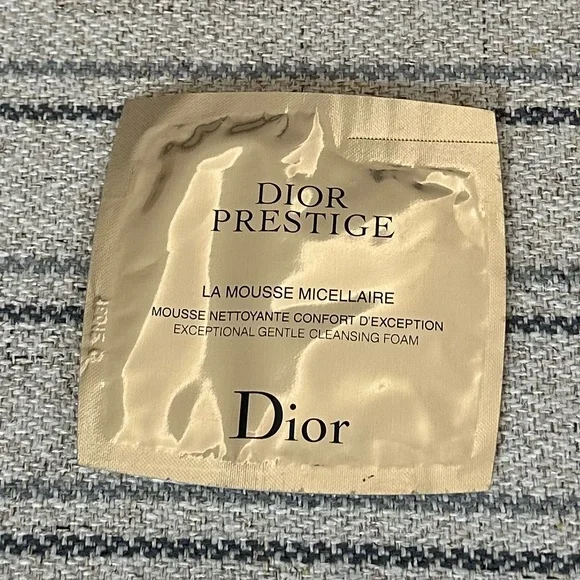 DIOR Prestige La Mousse Micellaire Cleansing Foam Face Wash .17oz Packets - Picture 3 of 5
